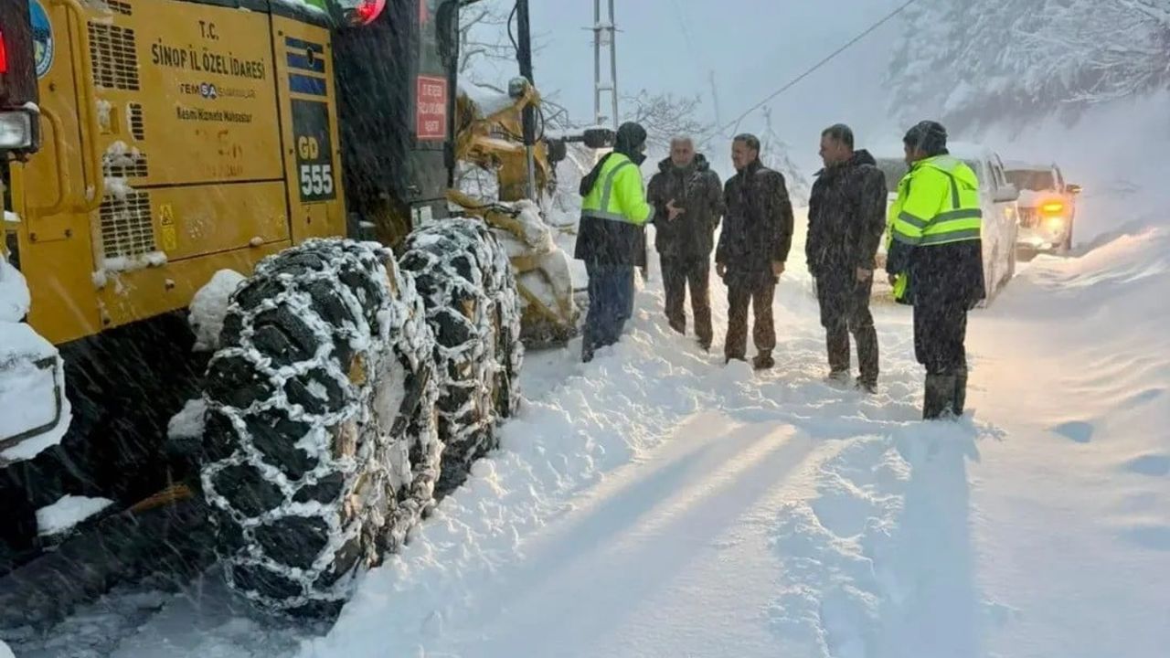 Sinop'ta Karla Mücadele Sürüyor: 66 İş Makinesi, 150 Personel 7/24