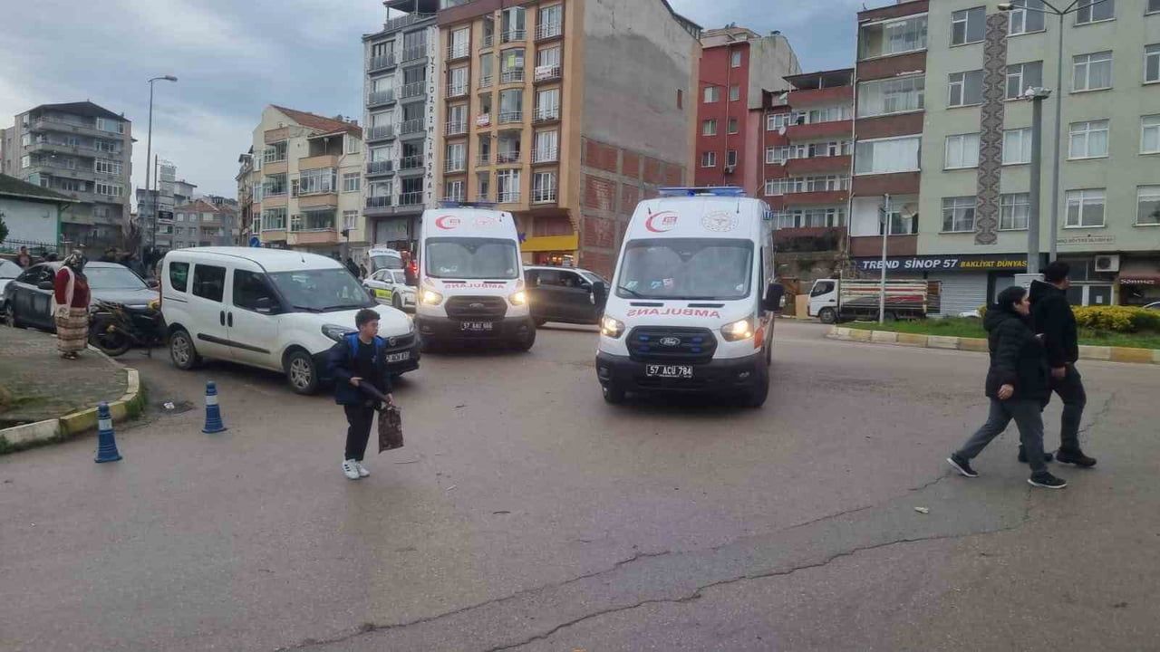 Sinop’ta Otomobil ile Motosiklet Çarpıştı: 1 Yaralı