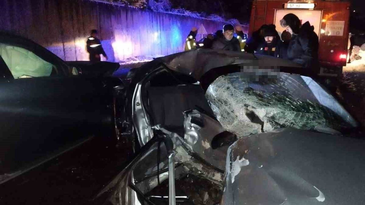 Sinop’ta Türkeli-Ayancık Yolunda Kafa Kafaya Çarpışma: 2 Ölü, 3 Yaralı