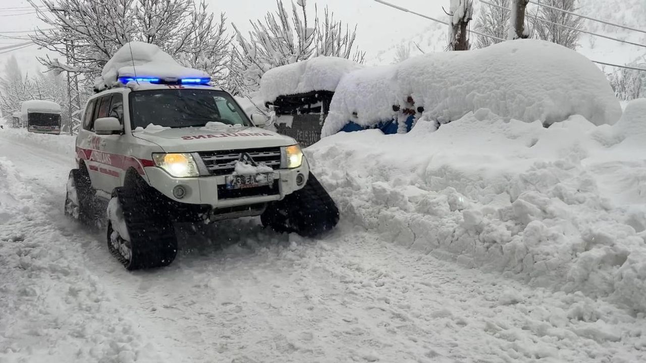 Şırnak Beytüşşebap'ta Kar Engeli: 2 Hastaya Özel İdare Müdahalesi