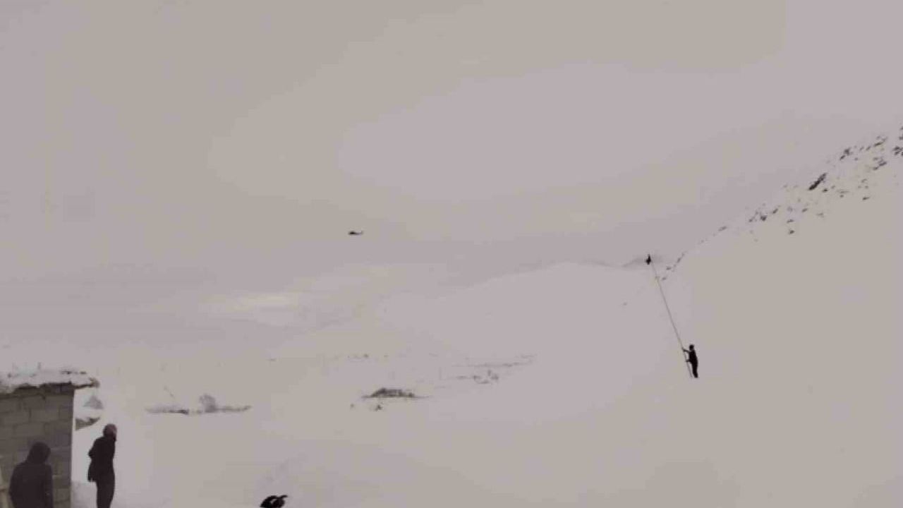 Şırnak Beytüşşebap'ta Kardan Mahsur Kalan Hastayı Jandarma Helikopteri Kurtardı