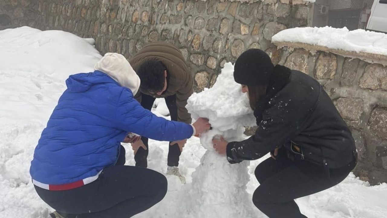 Şırnak ÇOKİM'de Kışın Sıcak Etkinlikler: Çocuklara Okuma ve Sanat Desteği