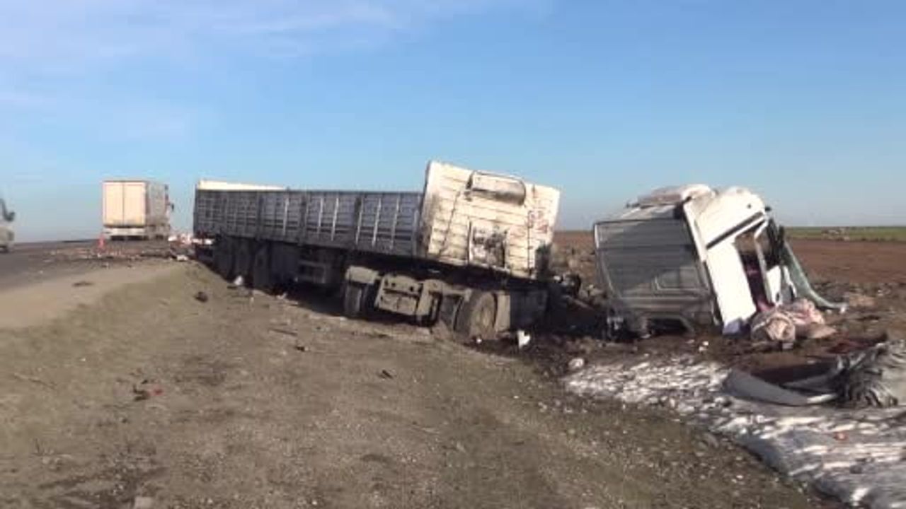 Şırnak'ta Cizre-Nusaybin Karayolunda İki Tır Çarpıştı: 2 Yaralı