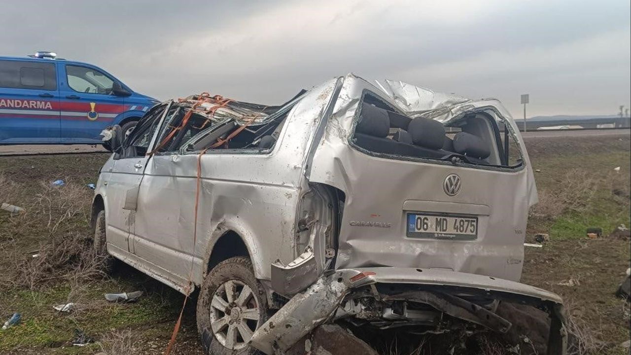 Şırnak'ta Iraklı Turistleri Taşıyan Kamyonet Devrildi: 2 Ölü, 6 Yaralı