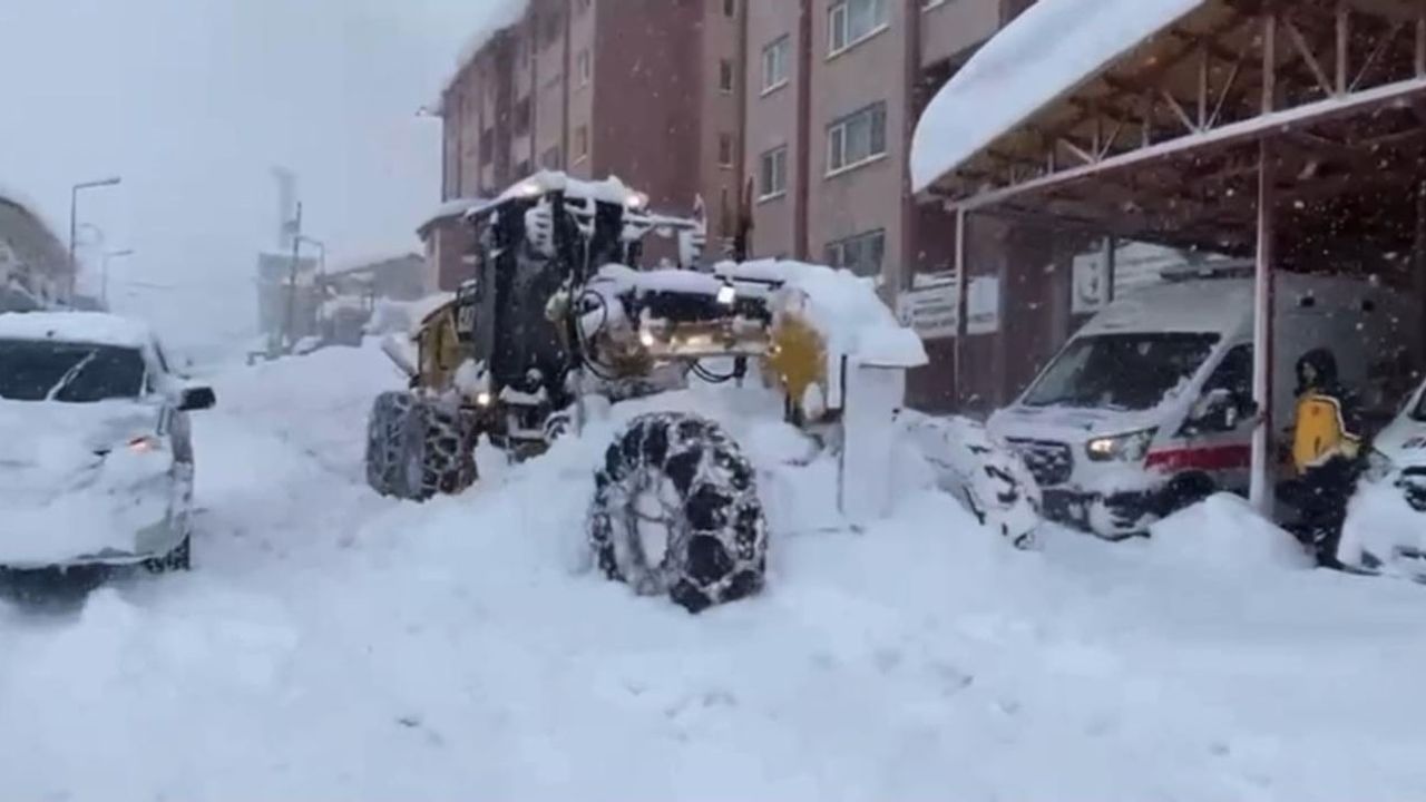 Şırnak'ta Kar 2 Metreyi Aştı: Beytüşşebap ve Uludere'de Hayat Durdu