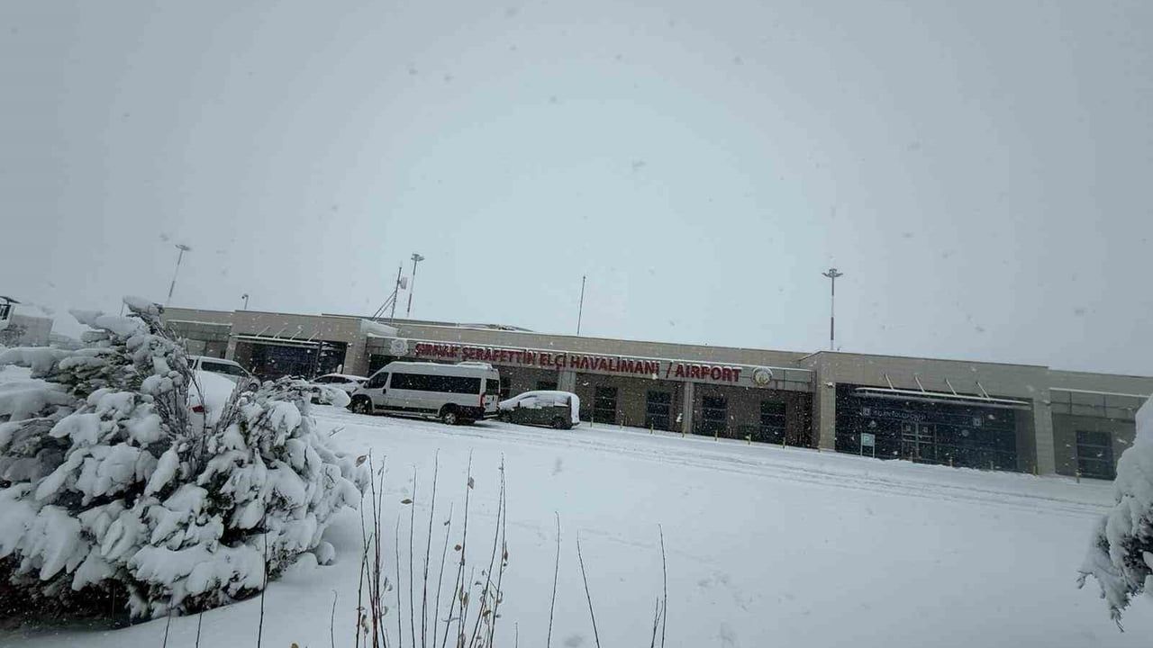 Şırnak'ta Kar Engeli: Şerafettin Elçi Havalimanı'nda Uçuşlar İptal