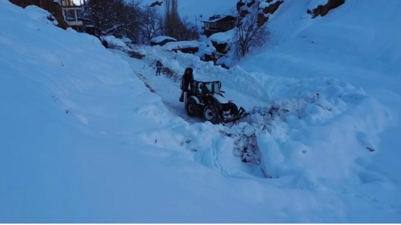 Şırnak'ta Karla Mücadele: 40 Köy Yolu Ulaşıma Açıldı