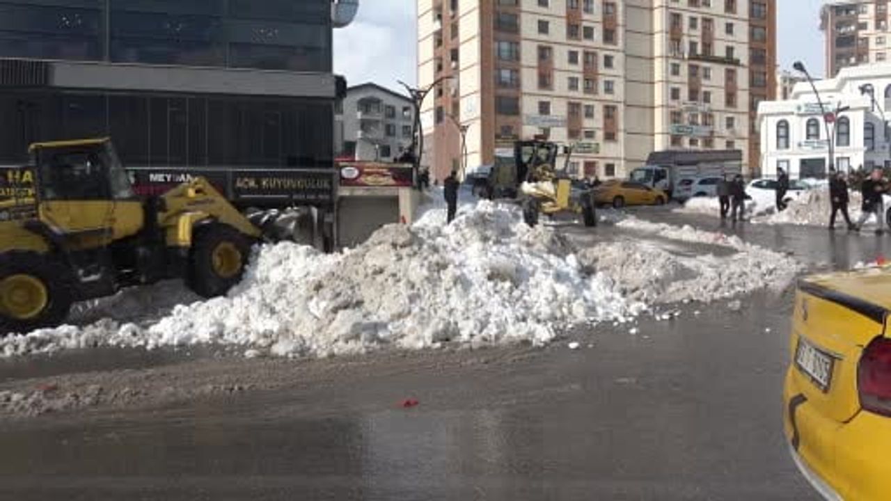 Şırnak'ta Yoğun Kar: Devlet Sahada Gücünü Gösterdi