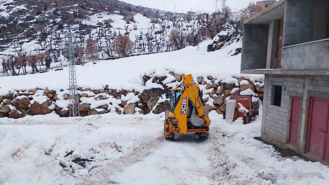 Şirvan'da Kar Yağışı Başladı: İl Özel İdare Ekipleri Seferber