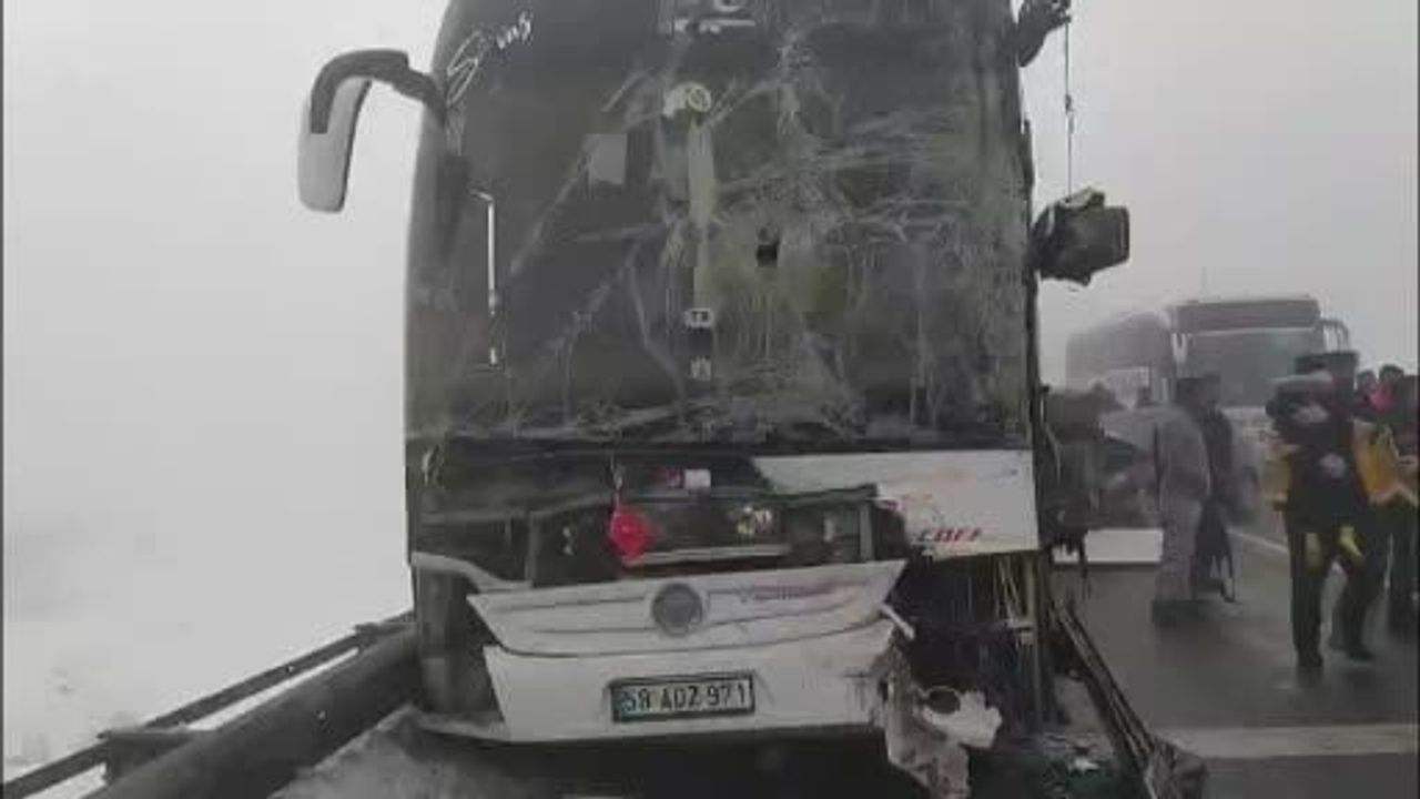 Sivas Gemerek'te Sis Nedeniyle Zincirleme Kaza: 7 Yaralı