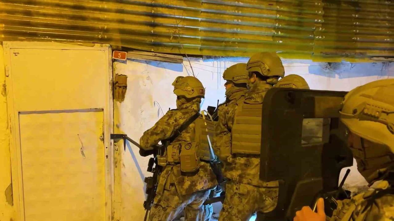 Sivas Merkezli Siber Dolandırıcılık Operasyonu: 11 Tutuklama, 390 Milyon TL