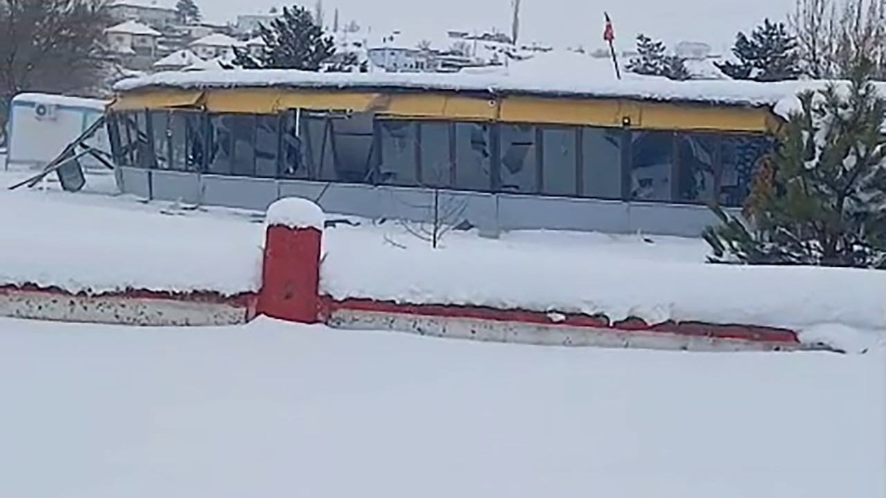 Sivas Sızır'da Düğün Salonunun Çatısı Kar Yüküyle Çöktü