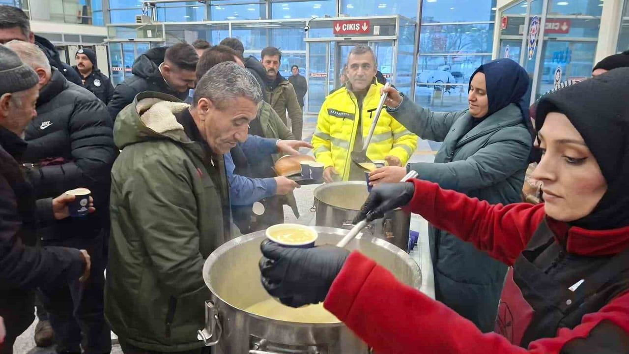 Sivas'ta 20 Yılın En Yoğun Karı: Ulaşım Felç, Bele…