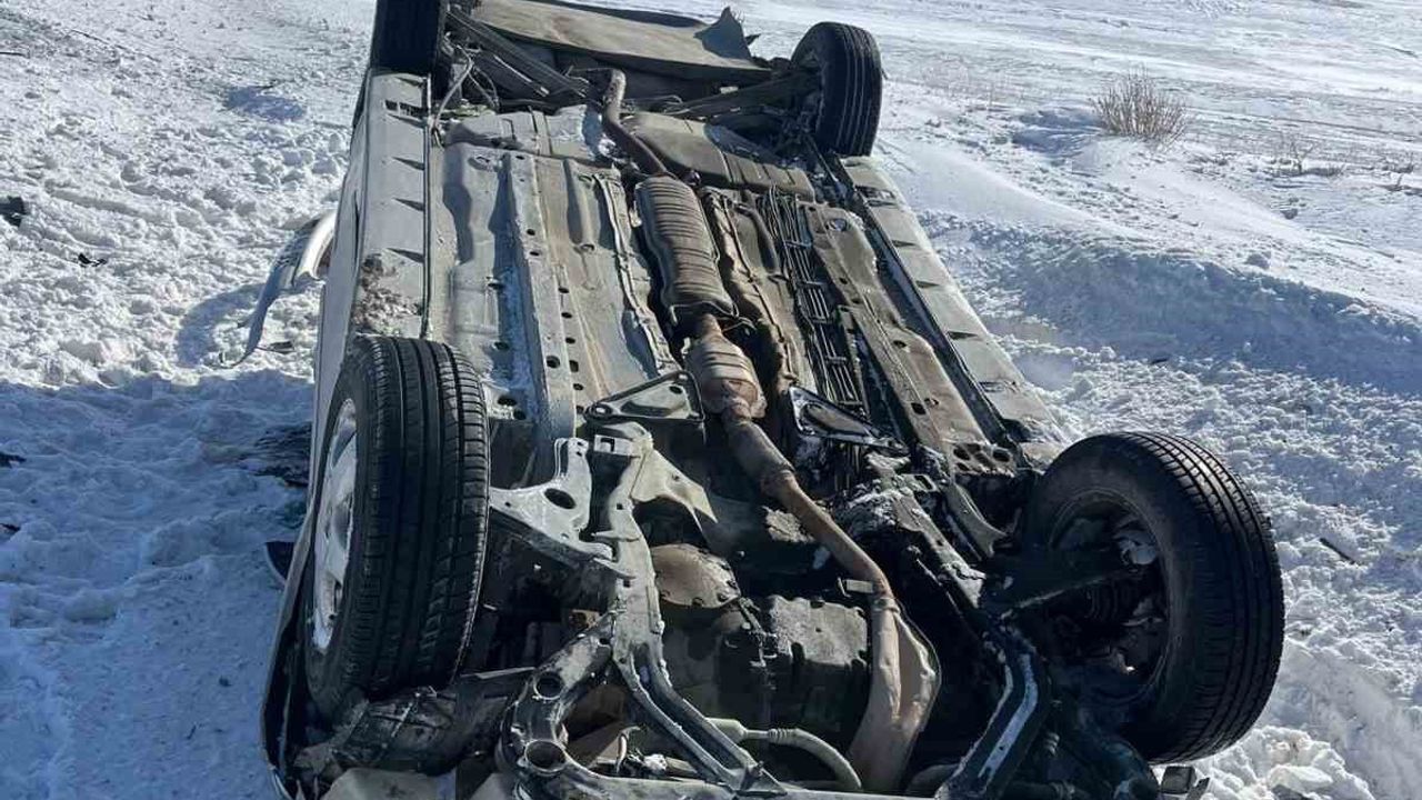 Sivas'ta Kangal'da Takla Atan Otomobilde 4 Yaralı