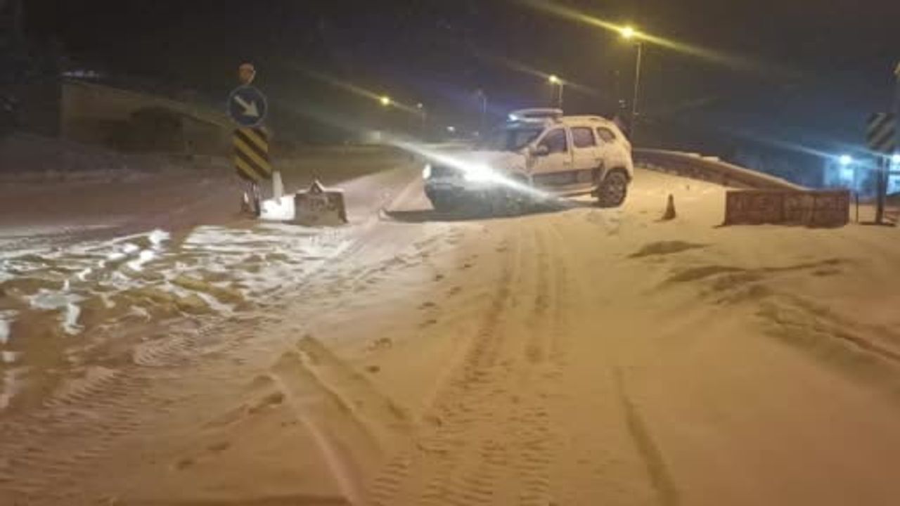 Sivas'ta Kar Esareti: Gürün'de 700 Kişi Okul Yurtlarına Yerleştirildi