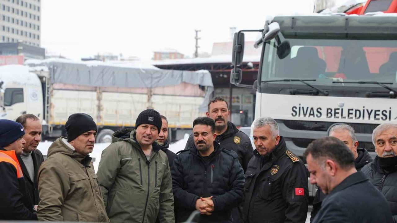 Sivas'ta Kar Kütleleri Sundurmaları Çöktürdü — Başkan Dr. Adem Uzun İnceledi