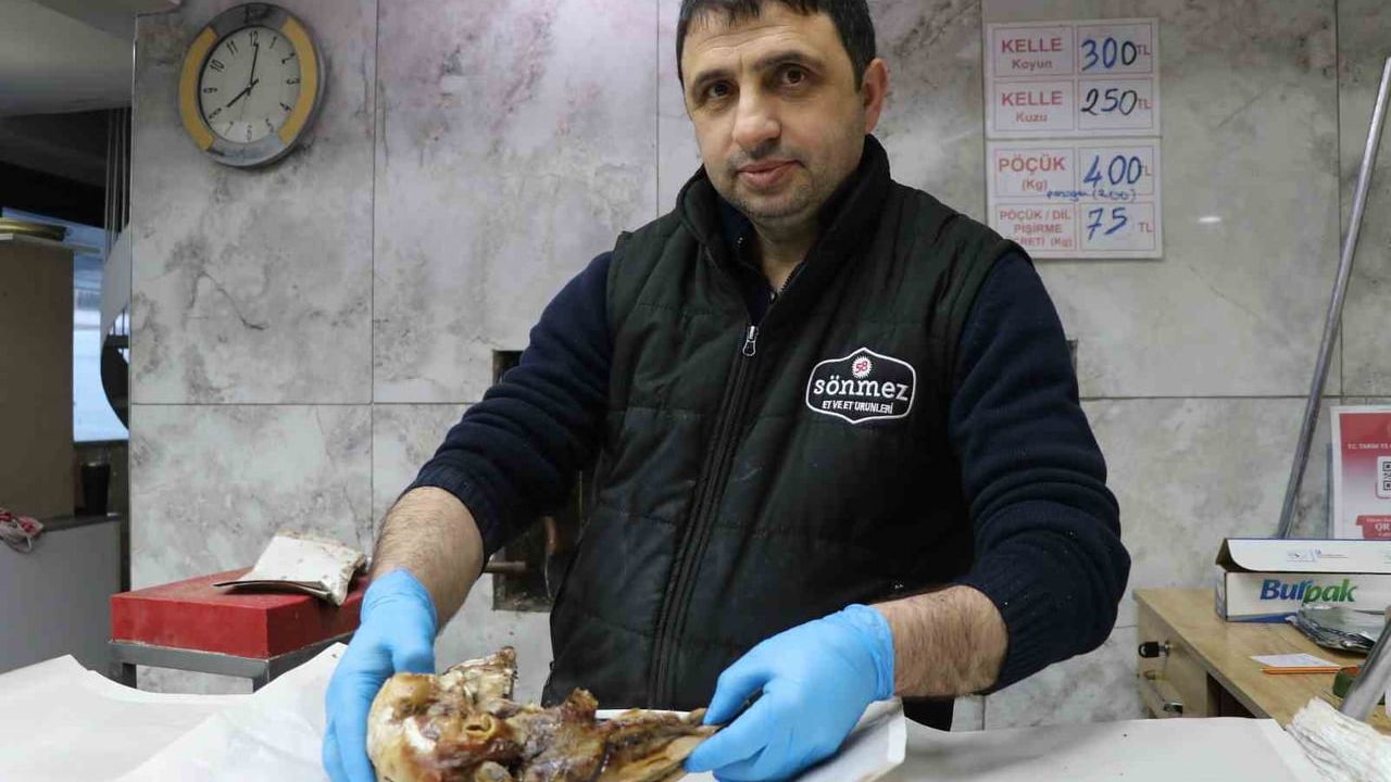 Sivas'ta Kelle: 16 Saatlik Taş Fırın Geleneği, 300 TL'ye Satışta