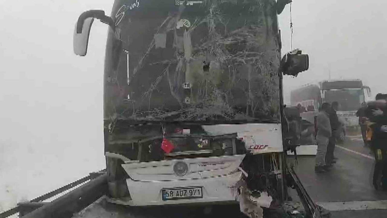 Sivas'ta Sis Nedeniyle Zincirleme Kaza: 7 Yaralı