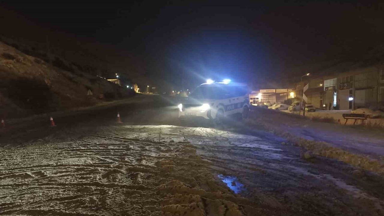 Sivas’ta Tipi Nedeniyle Kayseri-Malatya Karayolu Çift Yönlü Trafiğe Kapandı