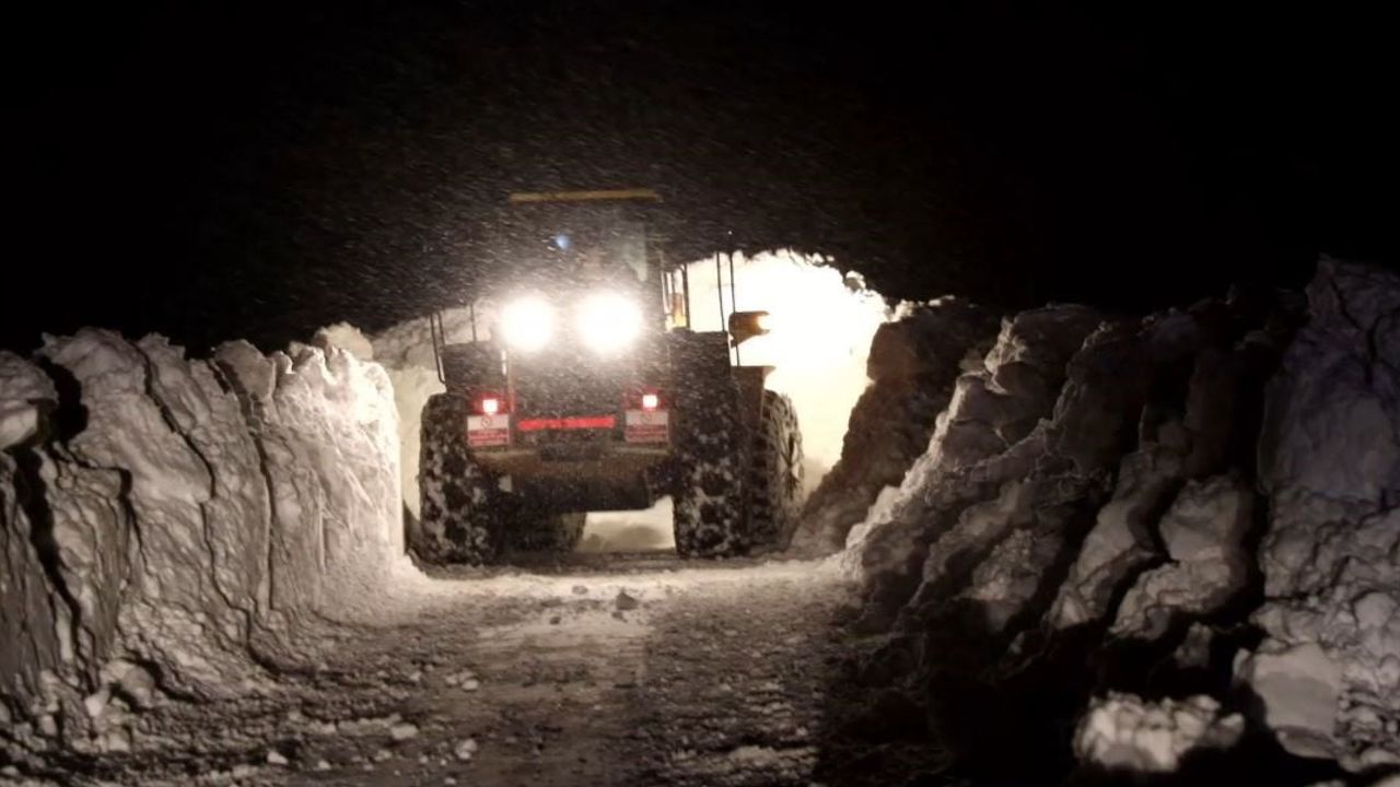 Sivas'ta Yoğun Kar: Savcun Köyünde Rahatsızlanan Kadına Ekipler Ulaştı
