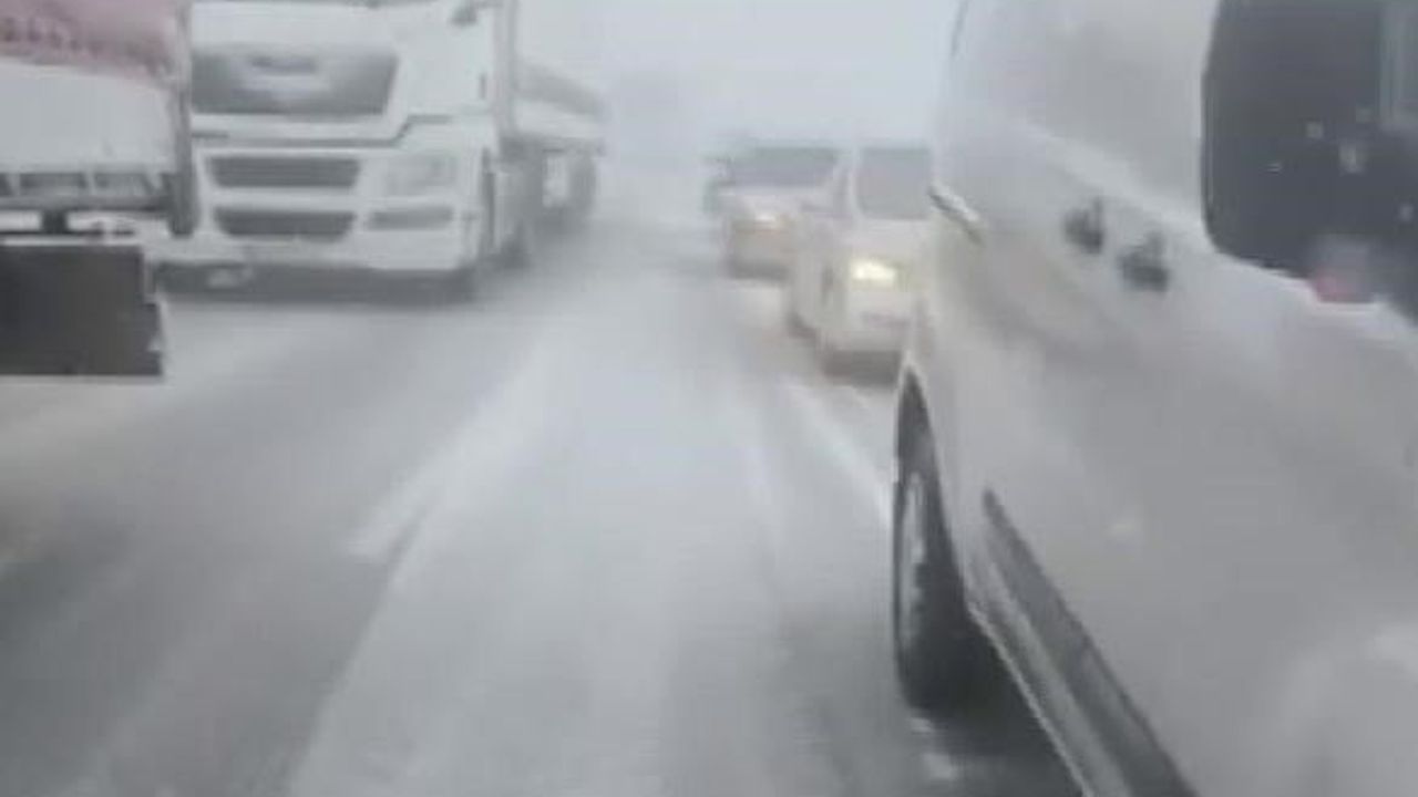 Sivas'ta Yoğun Kar ve Tipi: Bazı Yollar Trafiğe Kapandı