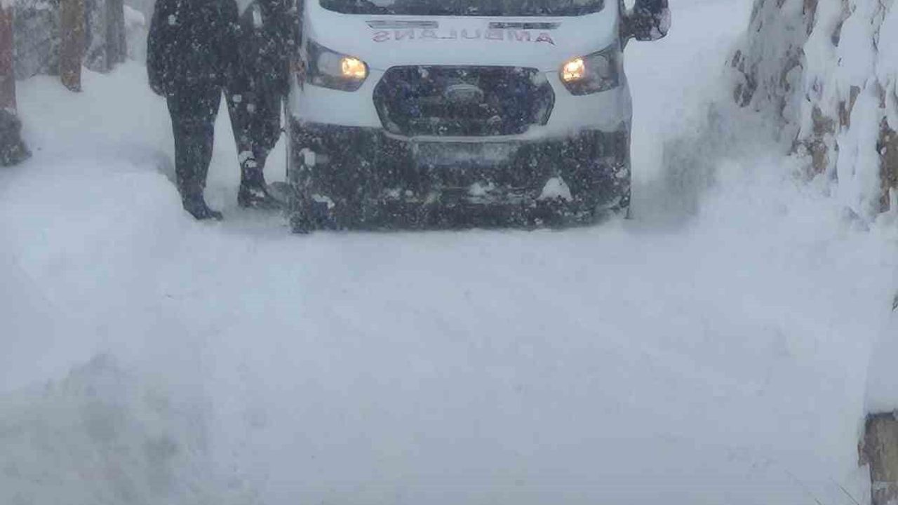 Sivas’ta Yoğun Kar: Yaklaşık 850 Köy Yolu Ulaşıma Kapandı