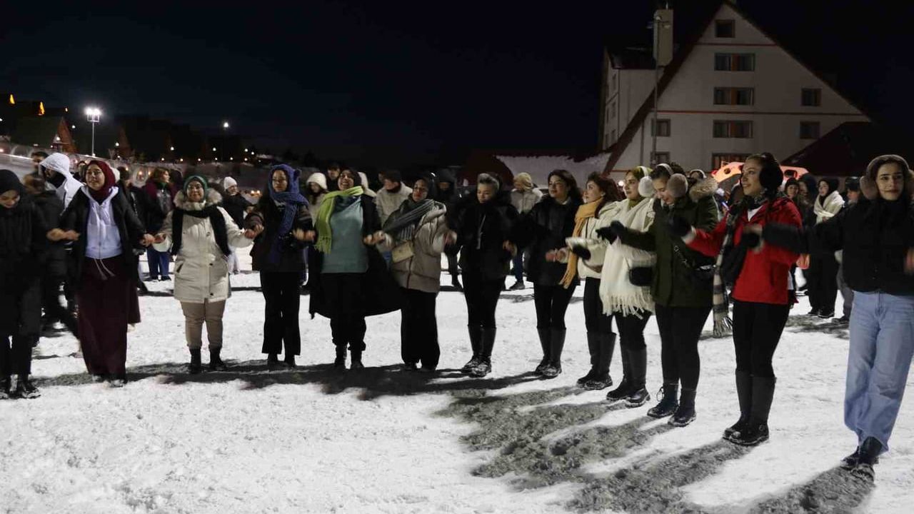 Sivas Yıldız Dağı'nda Kayak Sezonu Halay ve Gece Kayağıyla Açıldı