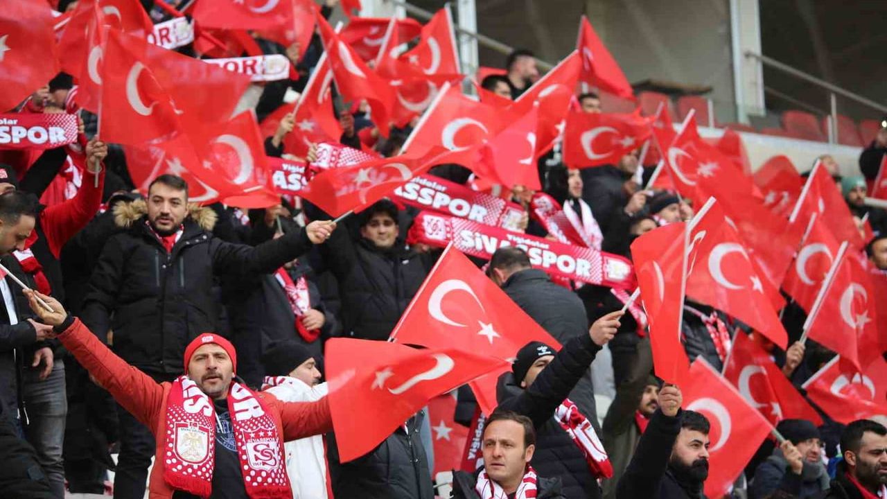 Sivasspor Taraftarları Amed Maçında Tribünleri Doldurdu