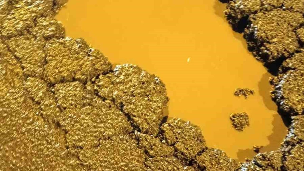 Siverek-Diyarbakır Yolunda Derin Çukur Onlarca Araca Hasar Verdi