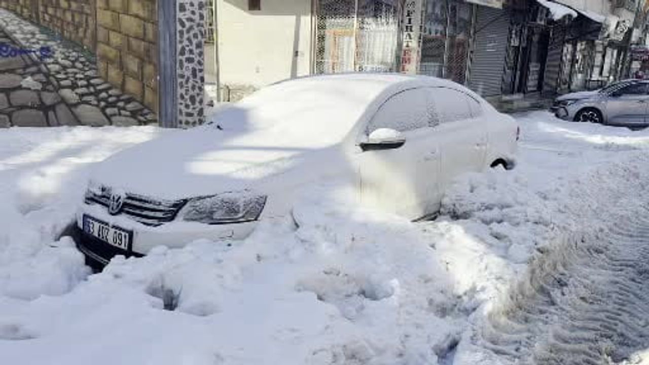 Siverek'te İki Günlük Kar ve Buzlanma Hayatı Felç Etti