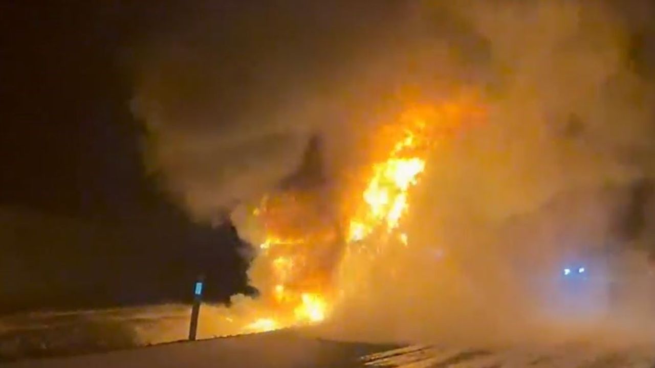 Siverek'te Seyir Halindeki Tır Alev Topuna Döndü — Sürücü Son Anda Kurtuldu