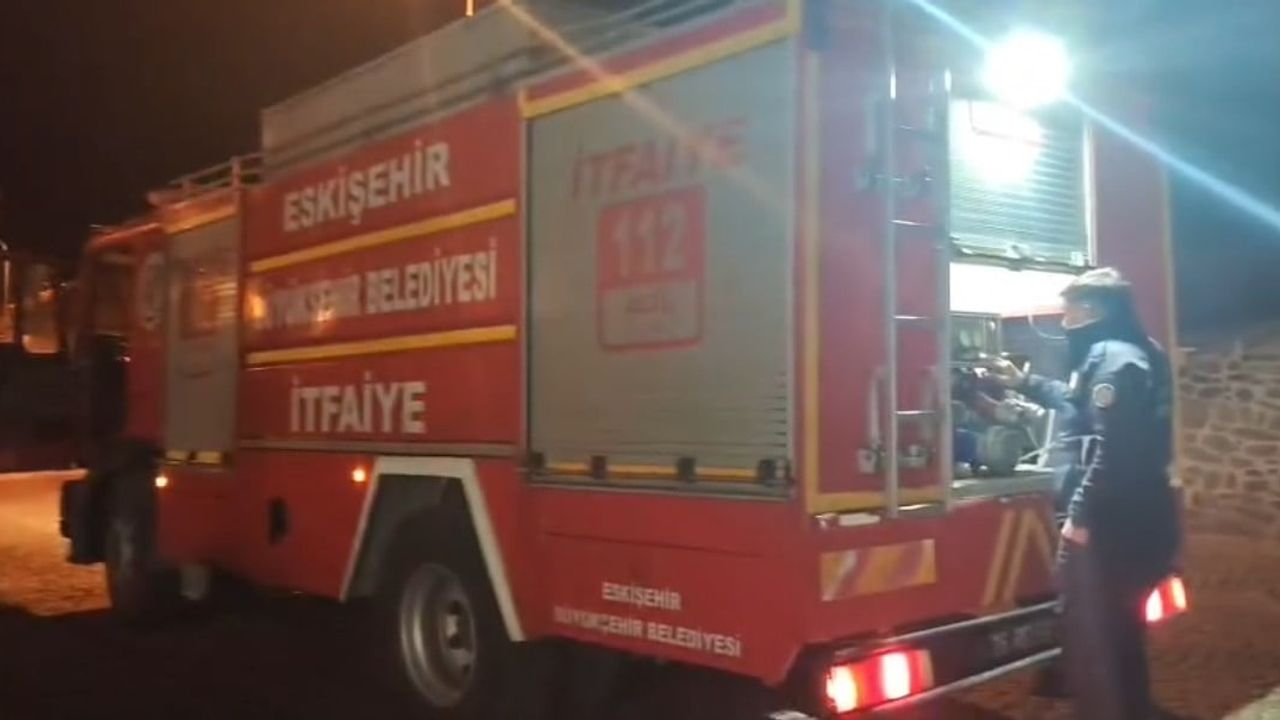 Sivrihisar'da Tarihi Ermeni Kilisesi Önündeki Ağaç Ateşe Verildi