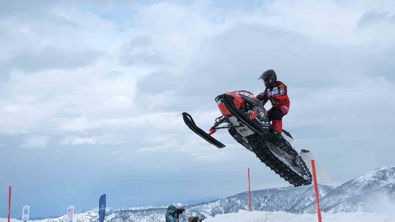 SNX Dünya Kar Motosikleti Şampiyonası Handüzü'nde: İlk Gün Sıralama Yarışları Tamam