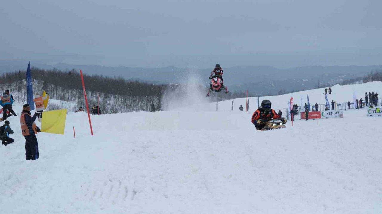 SNX Dünya Kar Motosikleti Şampiyonası Rize'de başladı
