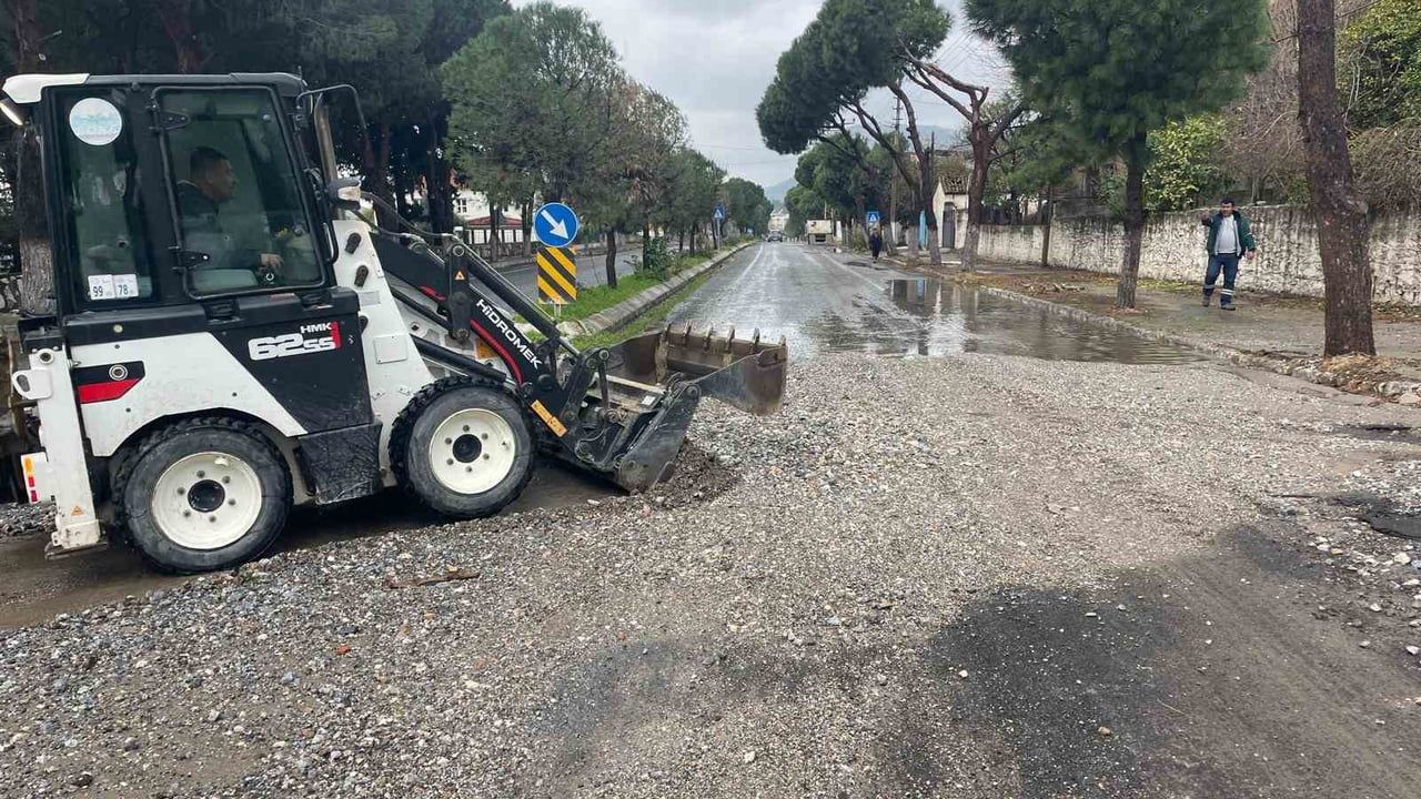 Söke Belediyesi Sağanak Yağışa Karşı Sahada Seferber Oldu