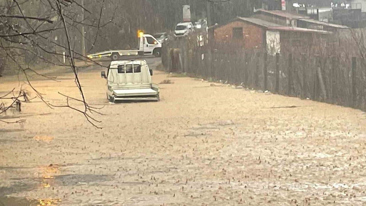 Söke'de Sağanak: Dereler Taştı, Sokaklar Göle Döndü