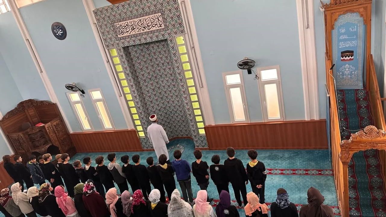 Söke’de 'Şehirlerin Kalbi Camilerimiz' Programı: Öğrenciler Hacı Ahmet Özbaş Camii’ni İnceledi