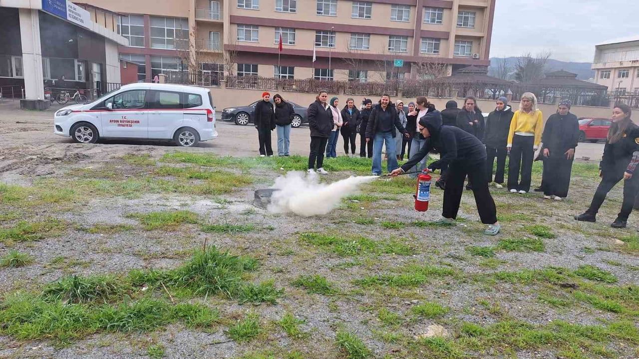 Söke'de Üniversite Öğrencilerine Temel Yangın Eğitimi ve Tatbikat