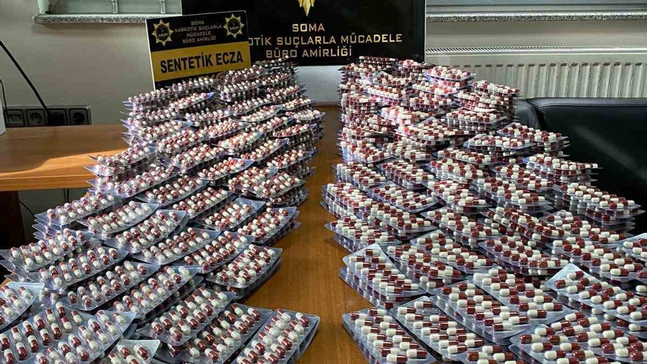 Soma'da Narkotik Operasyonu: 11.040 Hap ve 445,58 g Kokain Ele Geçirildi — 4 Tutuklama