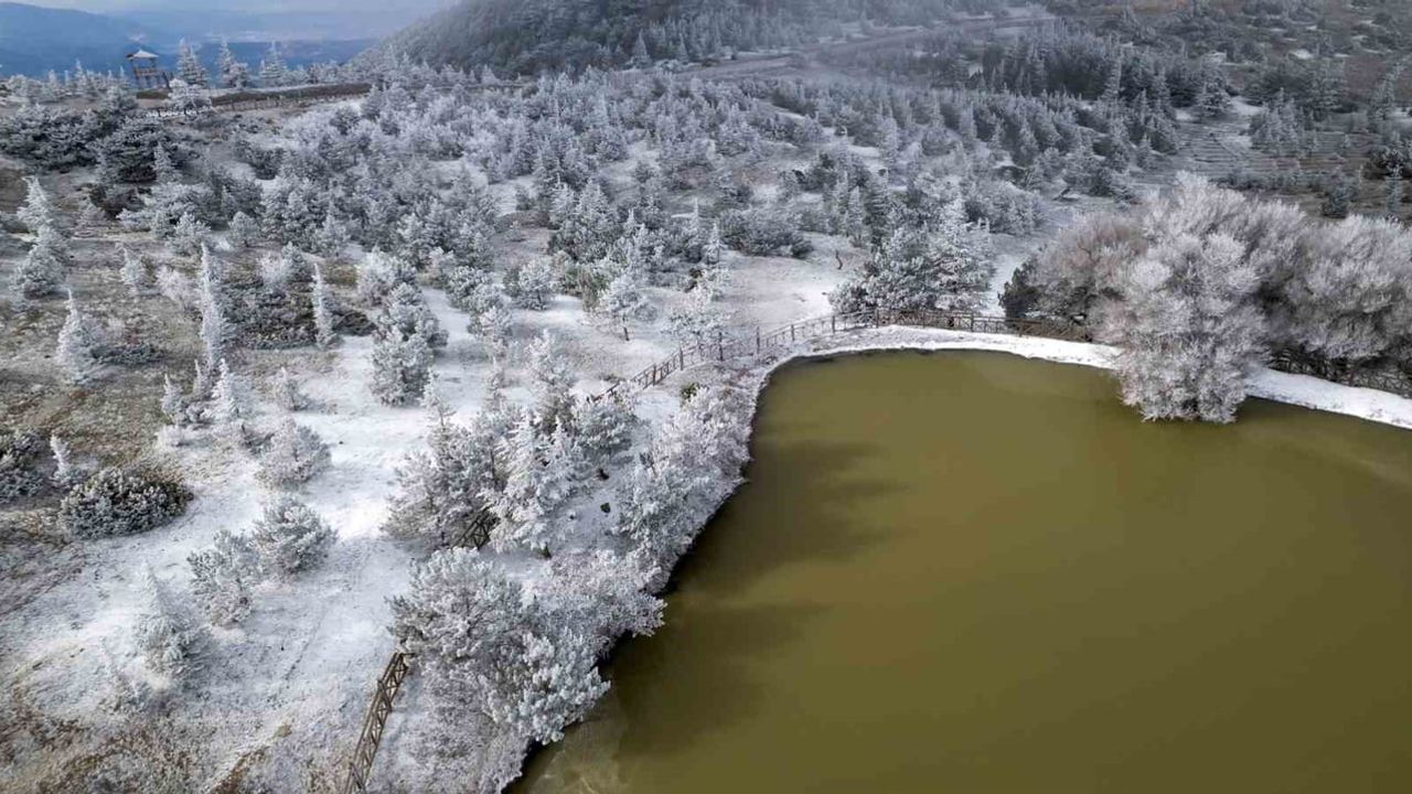 Spil Dağı'nda Buz Kışı: Kar Yerine Kırağı ve Buzlanma