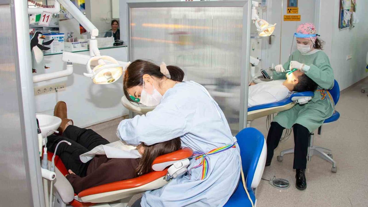 SÜ Diş Hekimliği'nde Randevusuz İlk Muayene Başladı