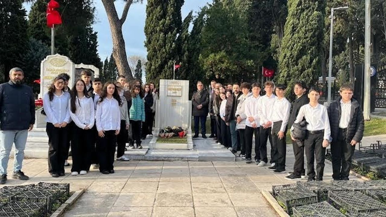 Süleyman Nazif Edirnekapı Şehitliği'nde Dualarla Anıldı
