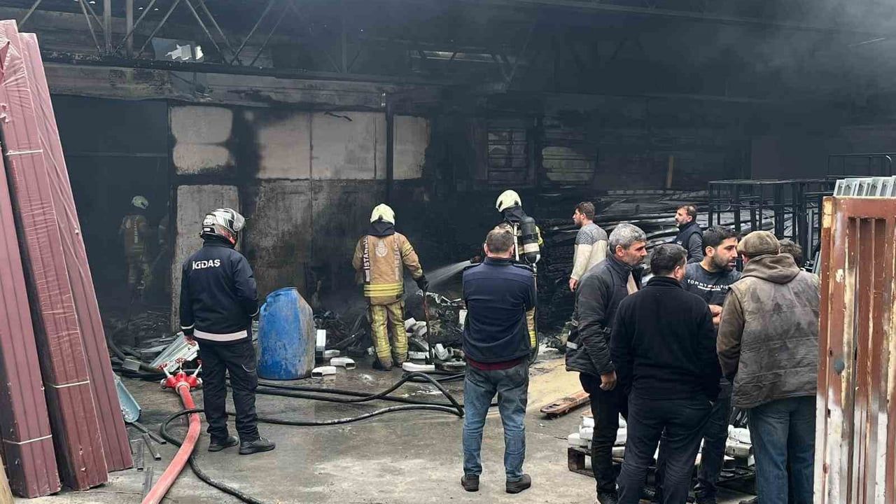 Sultanbeyli'de Plastik İmalathanesinde Korkutan Yangın