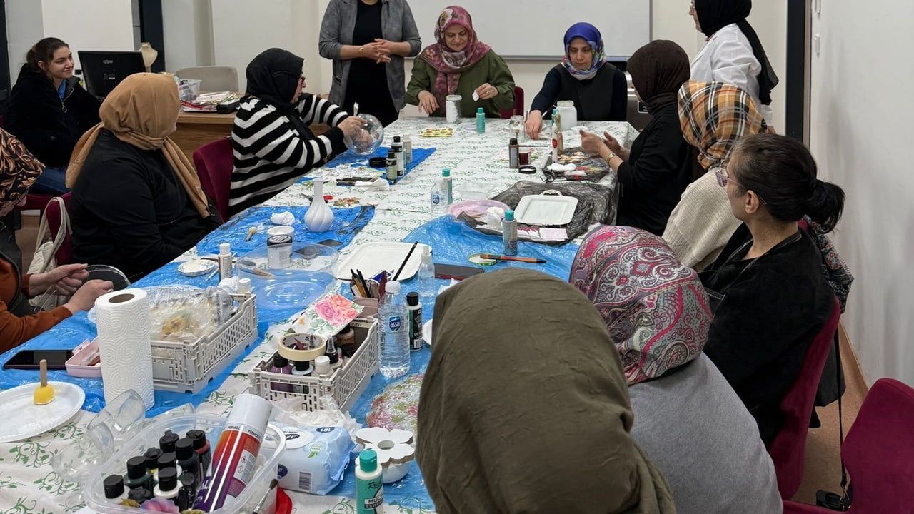 Sultangazi Belediyesi'nden Dönüştüren Eller Atölyesi ile Atıklara Yeni Hayat