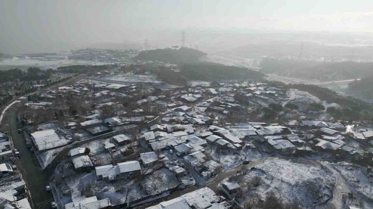 Sultangazi Beyaza Büründü: Kar Yağışı Havadan Görüntülendi