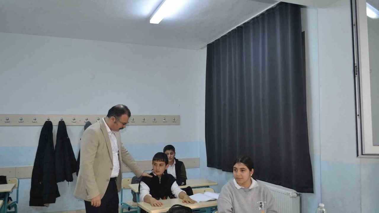 Sultanhisar Kaymakamı Ali Ekber Ateş Okullarda Öğrencilerle Buluştu