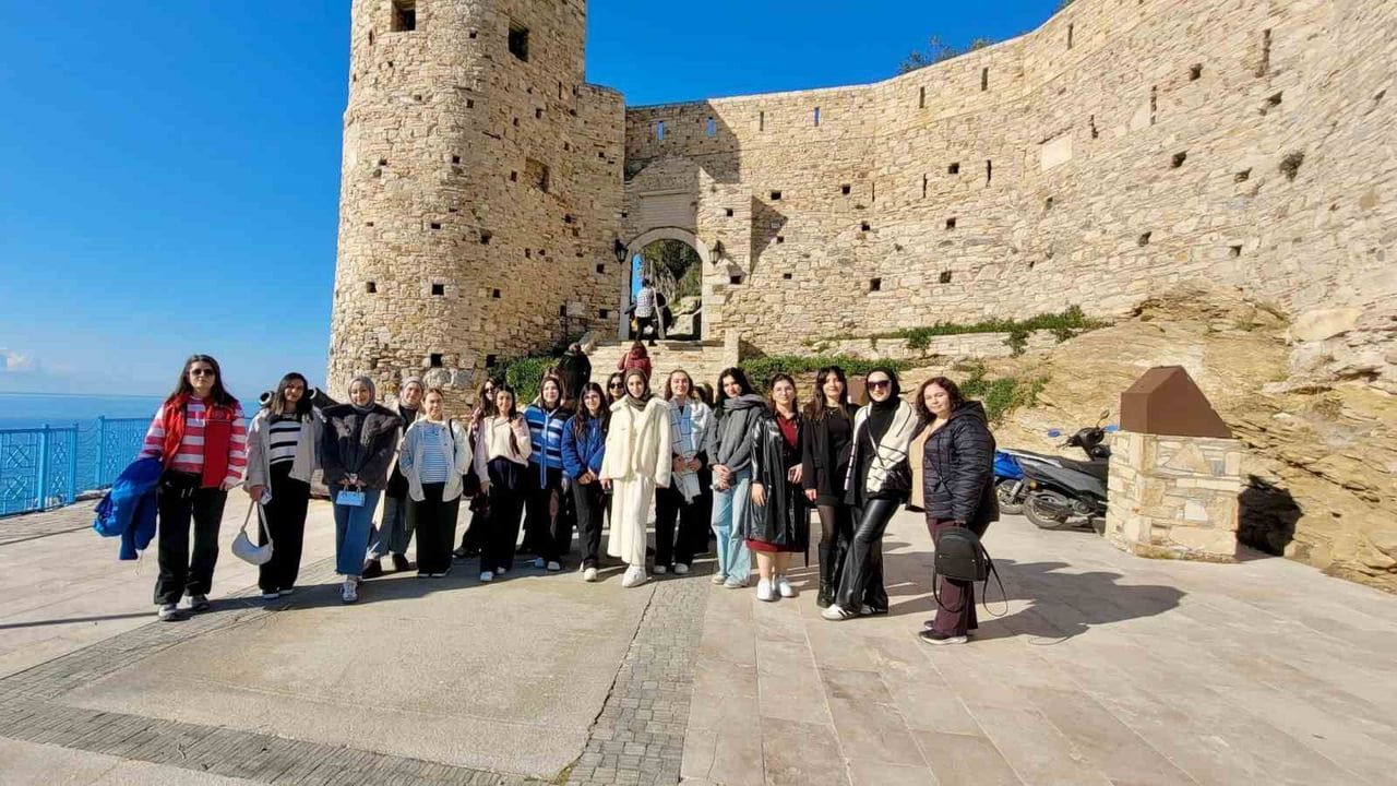 Sultanhisar KYK Öğrencileri Kuşadası Gezisiyle Moral Depoladı