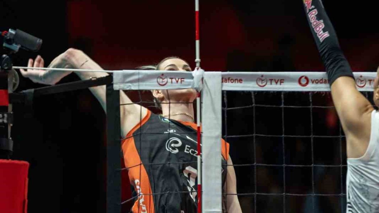 Sultanlar Ligi Derbisi: Fenerbahçe Medicana 3-1 Eczacıbaşı Dynavit