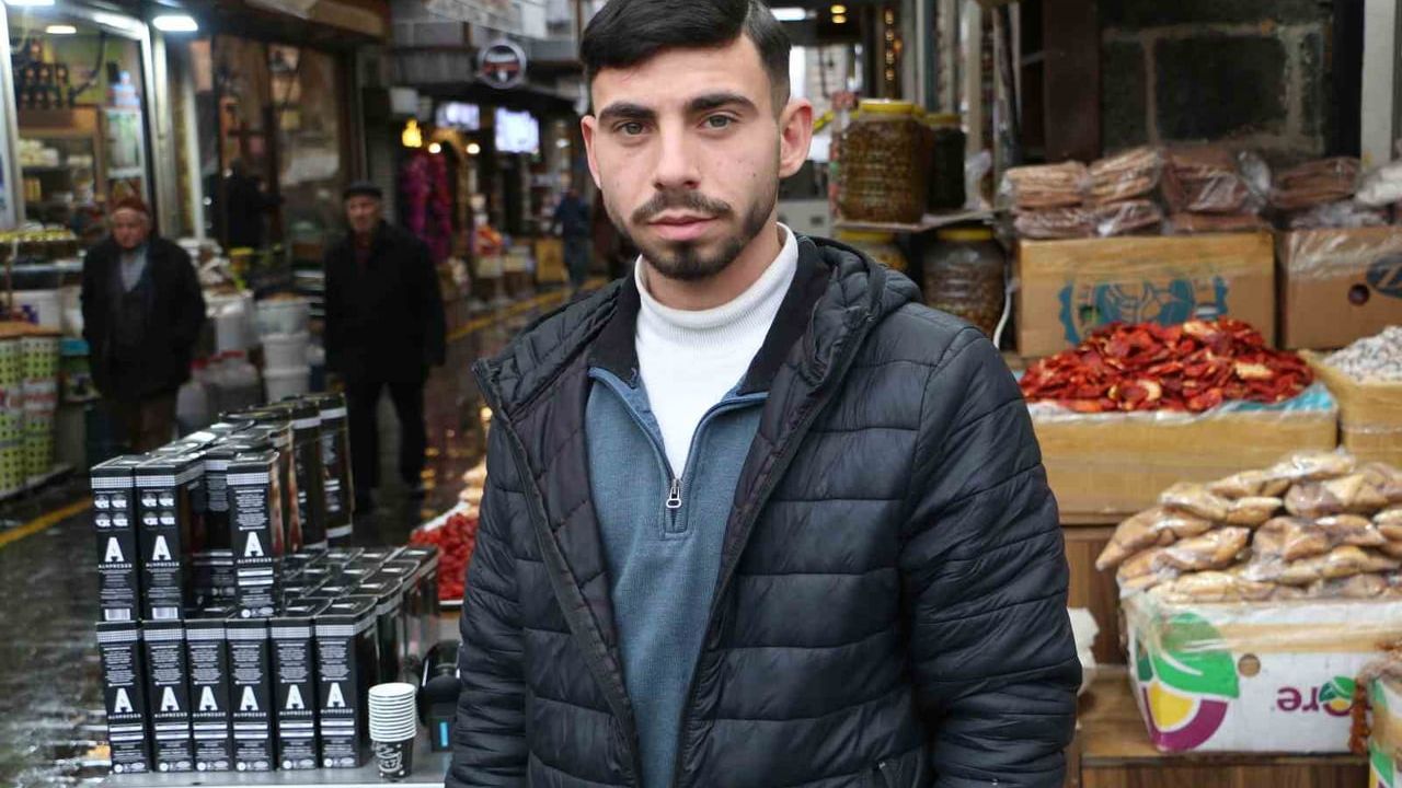 Sur'da 'Kürt Kahvesi'ne Yoğun İlgi