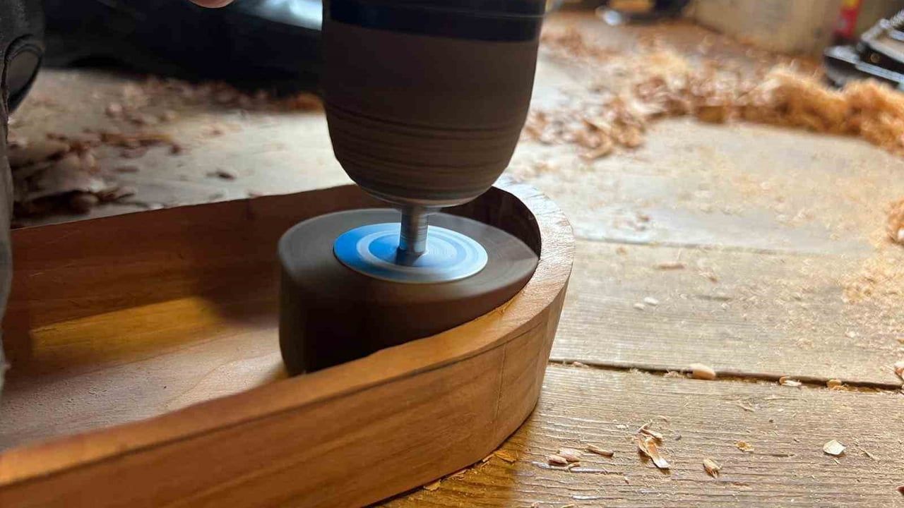 Sürmene'de 81 Yaşındaki Kemençe Ustası Hasan Sancak — 65 Yılda 400 El Yapımı Kemençe